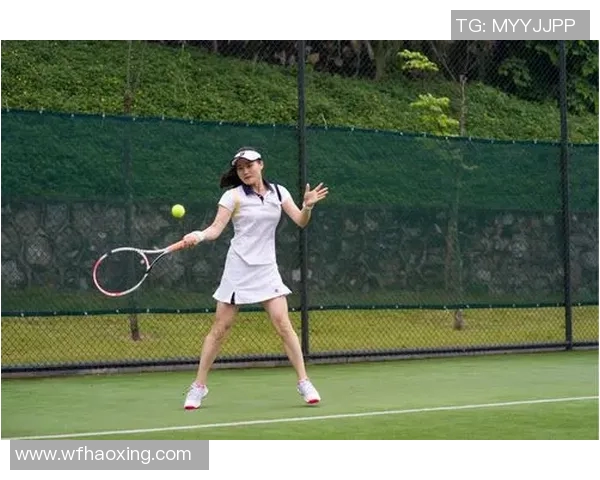 周芳亲述网球技巧与心得体会助你提升球技的秘密分享