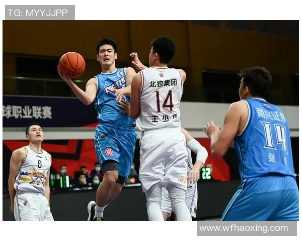 深入分析北京篮球队边路渗透战术的特点与应用策略